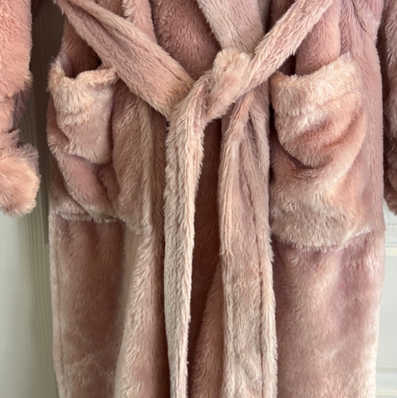 Soma Robe - Picture 3 of 4